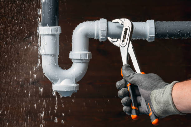 Professional Emergency Plumber technician working in Edgewood, IN